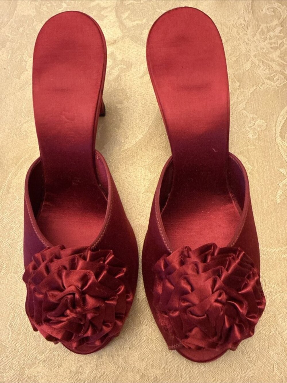 Vintage Daniel Green Rosette Red Satin Mule Heels Perfect 8.5 Runs Little Narrow